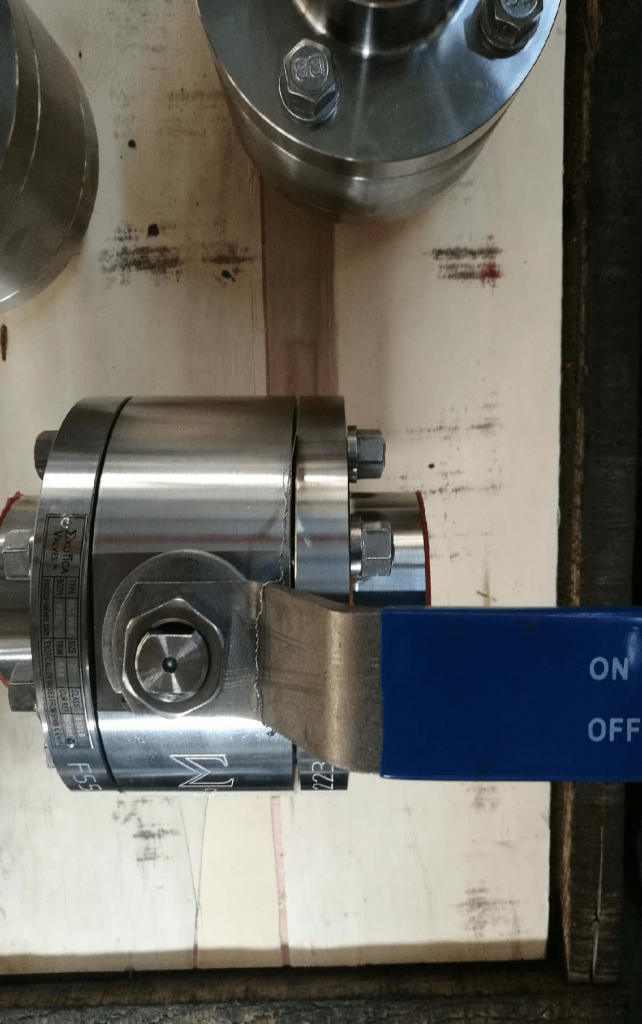 Ball valve Super Duplex A182 F55 UNS S32760 body ball PTFE seats NPT top